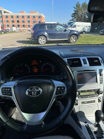 Toyota Avensis 2012 - 8