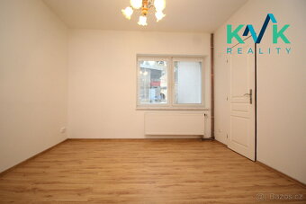 RD 6+2, zahrada, pozemek 734 m2, zateplení, garáž, Karlovy - 8