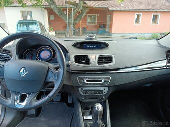 Renault Fluence 1.6i - 8
