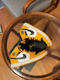Air Jordan 1 Mid Taxi (EU 41) - 8