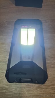 Odolný telefon s projektorem Tank4 TOP STAV - 8