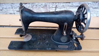 Historický šicí stroj Veritas - 8
