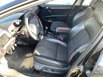 PEUGEOT 407 2,2 HDI 16V Premium Pack - 8
