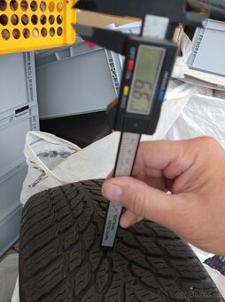 Prodám zimní pneu 215/60R17 - 8