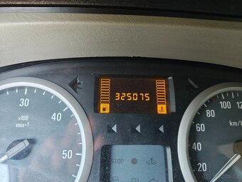 Opel Vivaro 2,0CDTI, rok 2008 - 8