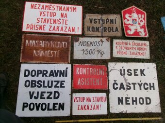 prodám smaltované hrnky a bandasky a stojánky na láhve. Star - 8