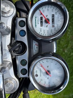 Kawasaki ZR-7 - 8