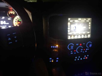 Dodge RAM 1500 Laramie 5.7 HEMI CrewCab2014--4x4--tažné 3.5t - 8