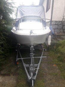 Motorová kajutova loď Jeaneau, s přívěsem - 8