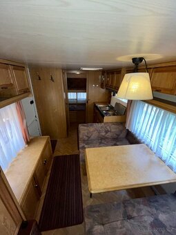 KARAVAN OBYTNÝ PŘÍVĚS BURSTNER TOP STAV 8m - 8