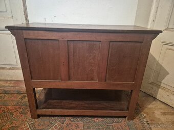 Komoda v gotickém stylu z masivního dubu - 8