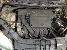 Mazda 2 1,4i 59kW 2006 - díly - 8