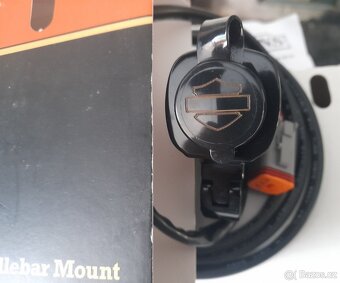 HARLEY DAVIDSON® zásuvka 12V - 8