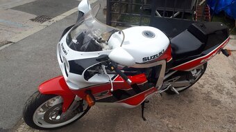Suzuki GSXR 750 - 8