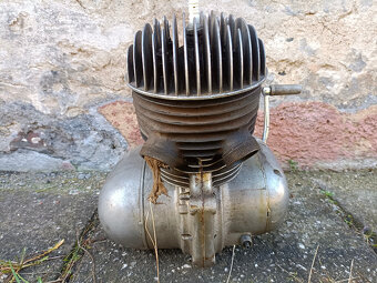 Starý motor na motocykl jawa čz typ 356 175 - 8