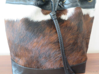 Nová kožená kabelka se srstí (Itálie) - 8