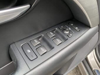 Volvo V70 2.0d ,  100 kW nafta, 2010 - 8