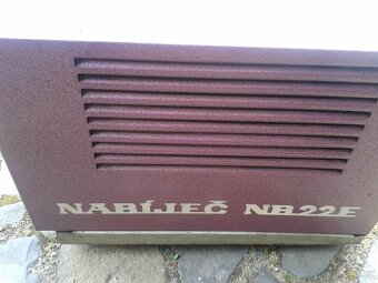 Nabíječ NB22E Autonabiječka / Nabíječ baterií 12-24V/40V - 8