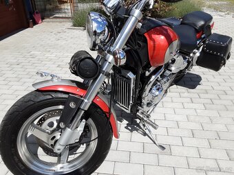 Suzuki VZ 800 Marauder - 8