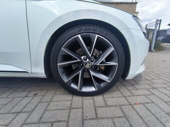 Škoda Superb kombi Sportline - 8