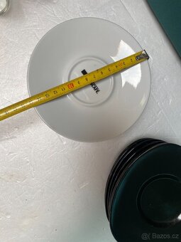 podšálků, sklenic a pizzových talířů - 8