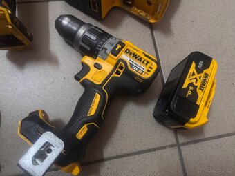 Aku kombo sada deWALT dck422.....2x 5,0Ah - 8