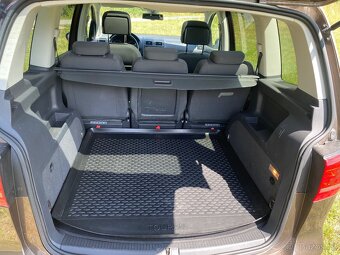 VW Touran 2.0 TDi - 8