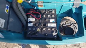 Podlahový mycí stroj TENNANT T300e - 8