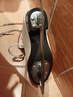 Dětské dívčí brusle, velikost 32 - 8