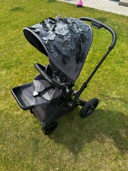 Cybex Priam kočárek Flowers Grey - 8