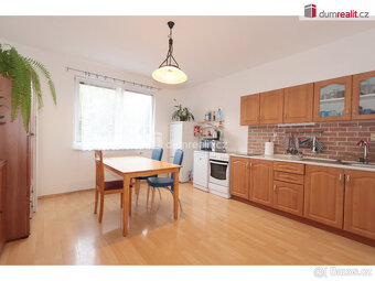 Světlý byt 3+kk, 59 m2 + balkon 2 m2, sklep, parkovací stání - 8