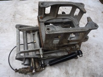 Prodám nějaký těžký nosník do zadních šavlí hydraul. traktor - 8