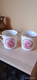 Různé hrnky a skleničky. - 8