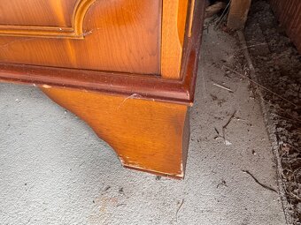 Komoda - 8