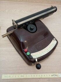 Prodám starý psací stroj BAMBINO v TOP stavu - 8