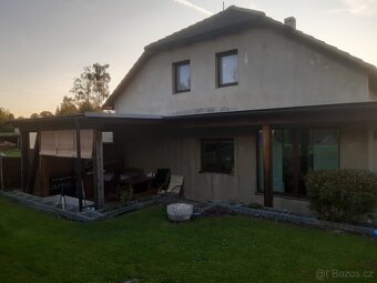 Velký dům s dvougaráží - 8