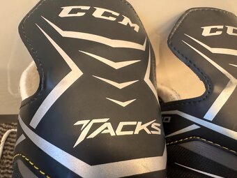 BRUSLE CCM TACKS 9040 vel. 45/10 R - 8