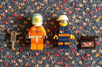 Lego City 60225 - Rover Testing Drive. - 8