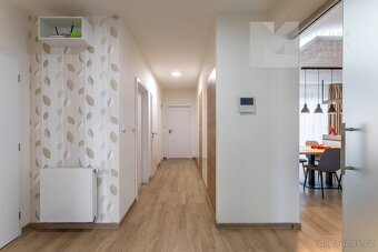 PRODEJ NADSTANDARDNÍHO RODINNÉHO DOMU 7+1  VE VRACOVĚ, 226 m - 8