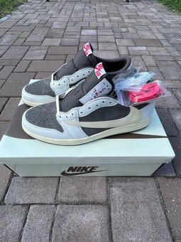 Air Jordan 1 Low Travis Scott Reverse Mocha - 8