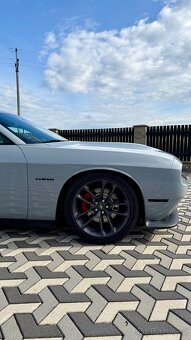 DODGE CHALLENGER 5.7 HEMI V8 - 8