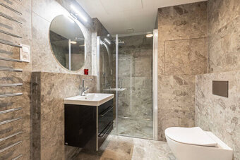 Pronájem luxusního bytu 1+kk s balkonem a garážovým stáním – - 8