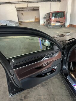 BMW 740i - 8