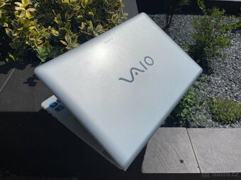 velký 17" notebook SONY Vaio - grafika na hry ATI - 8
