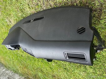 Perforovaná palubní deska Golf 4 R32 - 8
