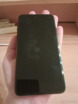 Samsung Galaxy S10e zachovalý - 8