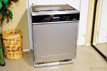 Miele nerezová vestavná myčka G 6515 Sci XXL, tři koše - 8