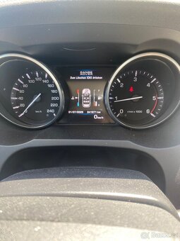 LAND ROVER EVOQUE Pure 2.2 TD4 - 4x4 TOP STAV - 8