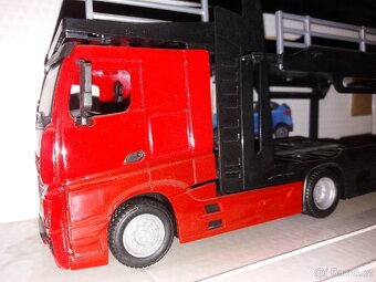 Model Bburago Mercedes-Benz Actros 1:43 - 8