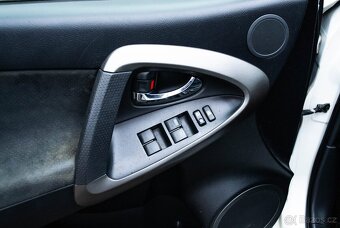 Toyota RAV4 2.2l D-CAT 180 Premium - 8